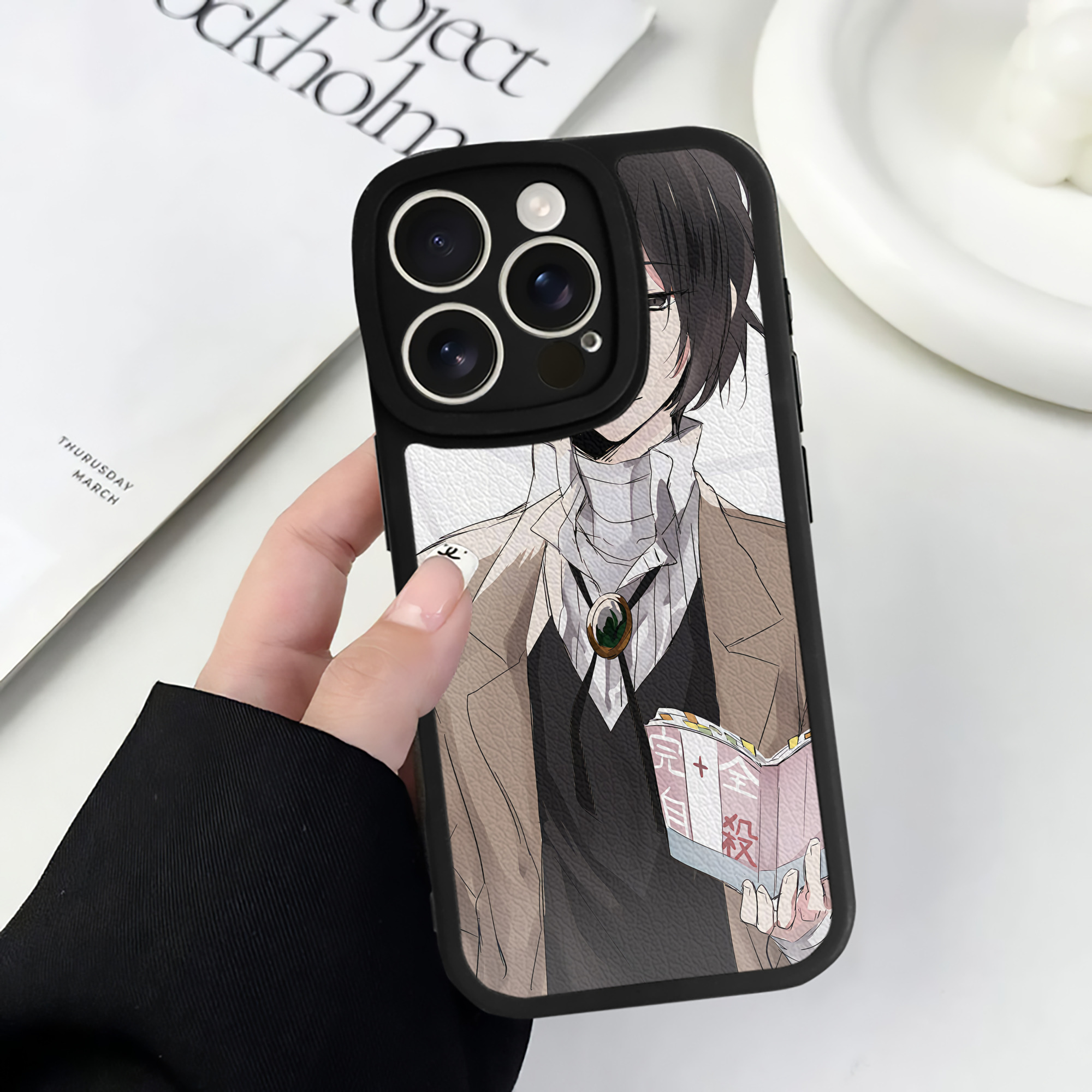 （画像用） 文豪ストレイドッグス Bungo Stray Dogs 【iPhone 16シリーズ対応】シリコンスマホケース（レザー調） 材質：シリコン